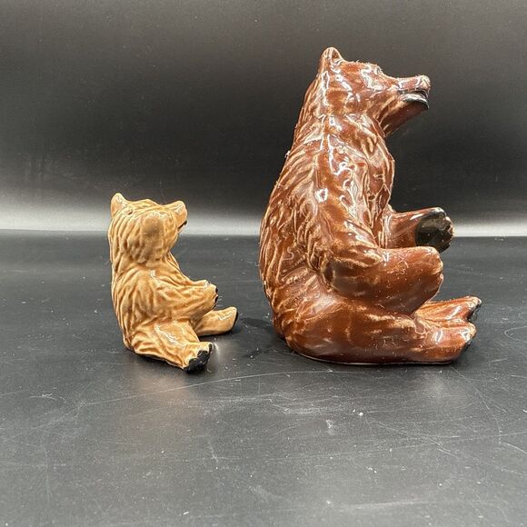 VTG Ceramic Arts Studio Mom Mama Bear Holding Cub Baby Salt & Pepper Shakers 4" - Picture 3 of 11